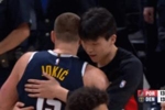 😁世纪拥抱~约基奇赛后找到了杨瀚森 一个爱的抱抱